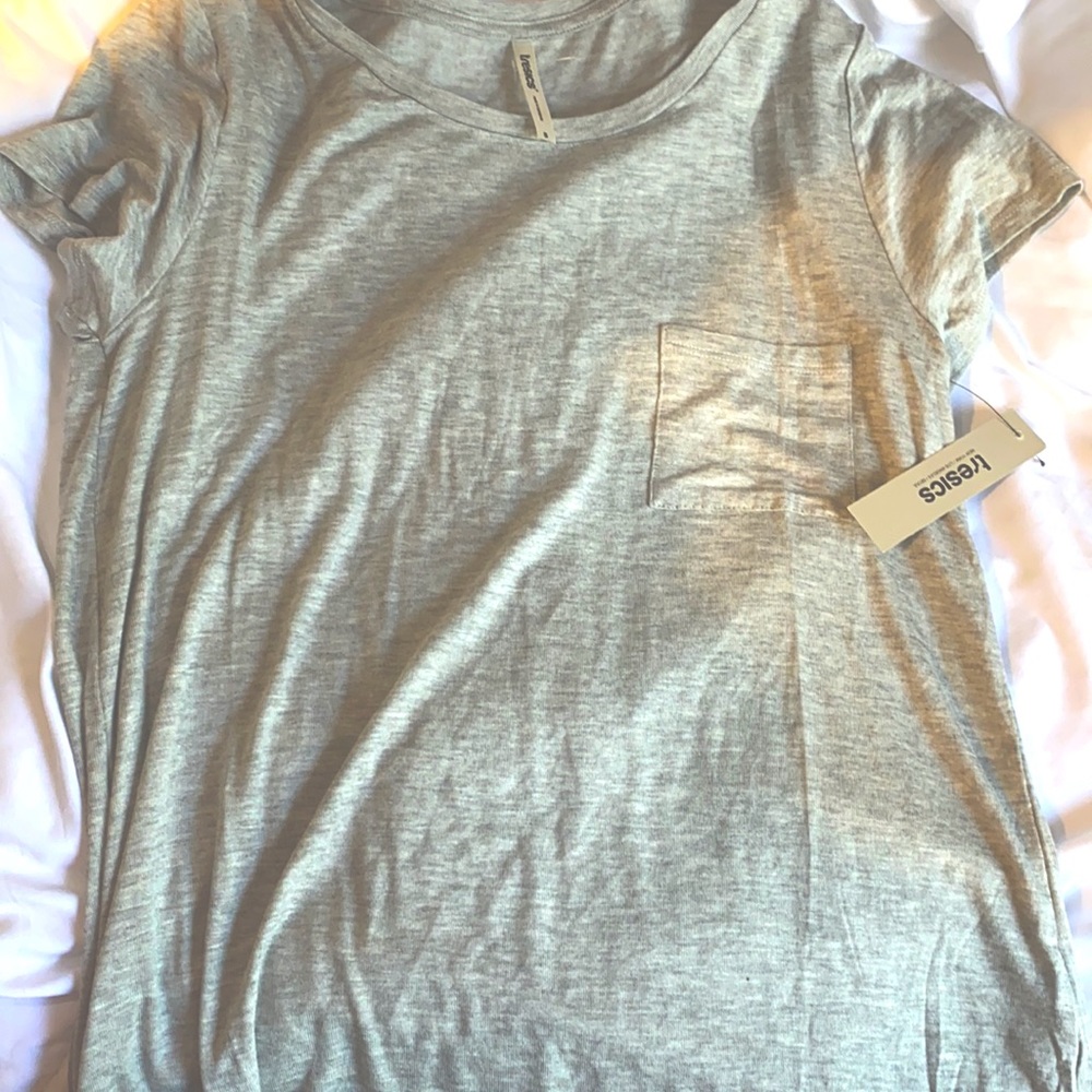 grey tshirt